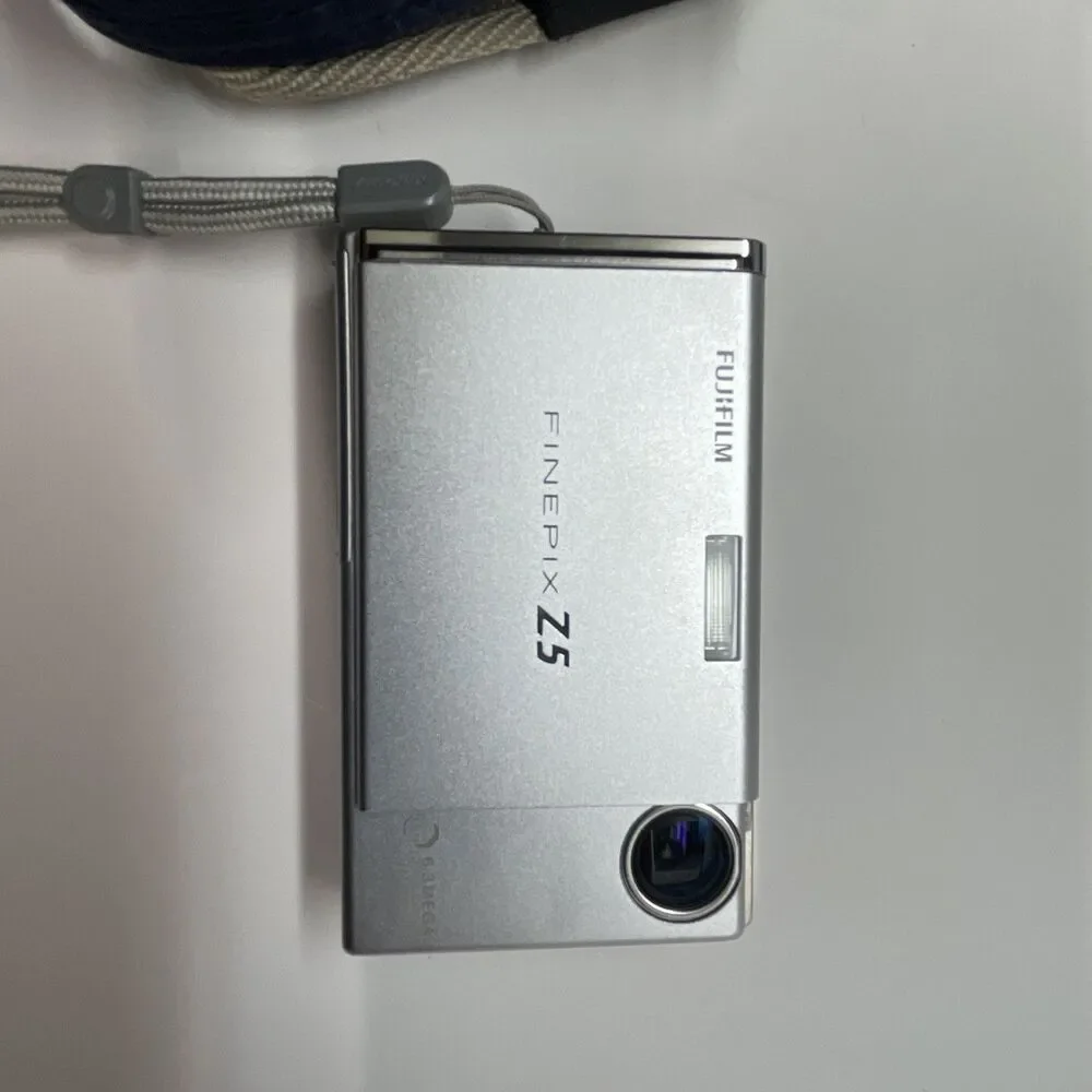 Fuji FinePix Z5fd 6.3MP Silver Y2K Digicam Bundle + New BatteryCar Charger Case!